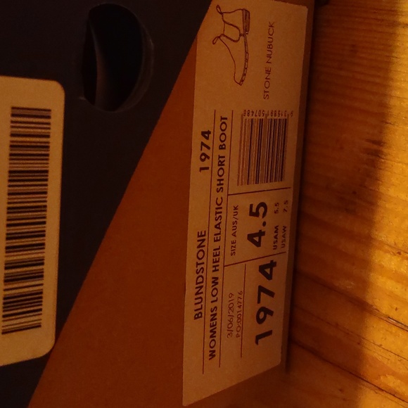 New in box blundstone stone nubuck low heel elastic short boot sz 4.5  USA 7.5 - Picture 2 of 8